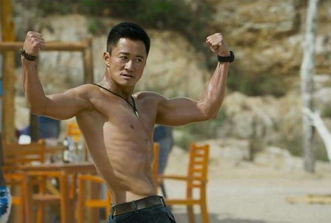 吴京卷腹踢腿,刘畊宏吴京卷腹