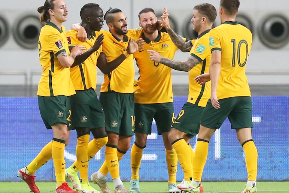 国足惨败后记者感叹球迷不离不弃,国足惨败引发外媒哄笑的原因分析