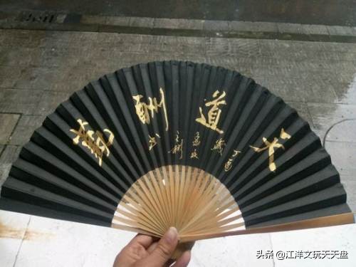 文玩扇子的盘玩方法,文玩扇子的盘玩方法和知识