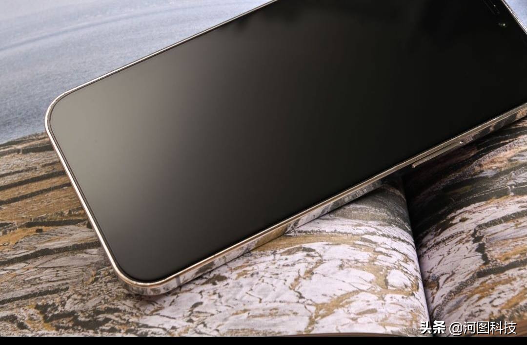 苹果手机贴哪种钢化膜最好用,为什么要给苹果手机贴钢化膜