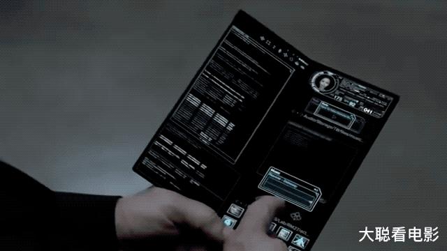 这段时间被折叠手机刷屏，其实这部美剧早就预言了，还是三折叠机