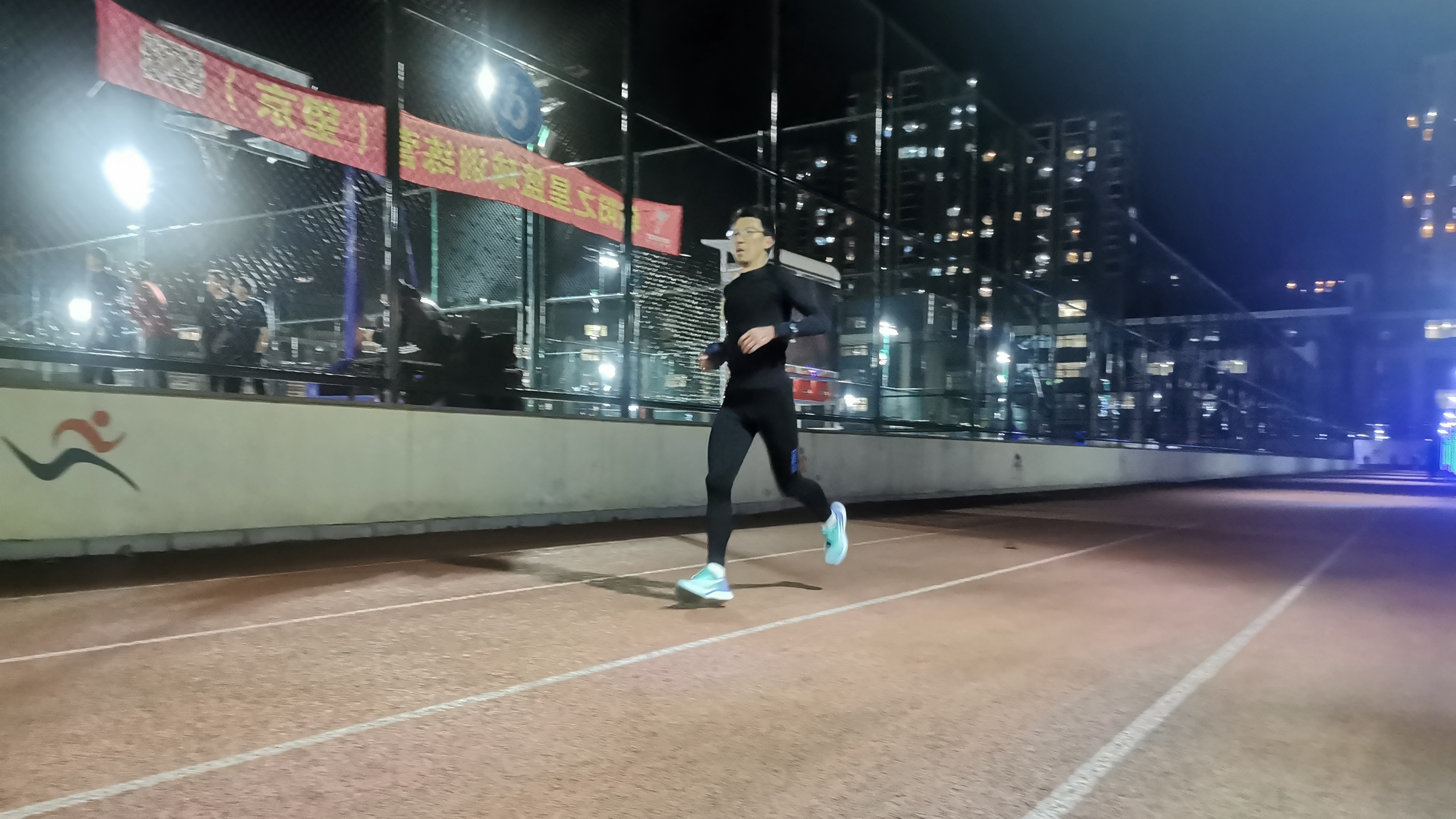 性价比超高保暖又时尚,跑步加绒保暖套装速力达