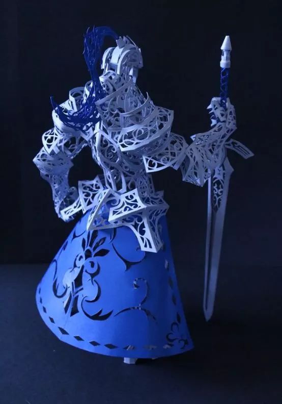 小哥用废纸盒惊艳27万人，跟他一比，我简直是手残