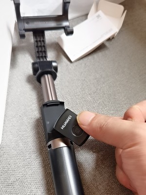 华为三脚架自拍杆af15怎么用,华为有线自拍杆的使用方法及操作