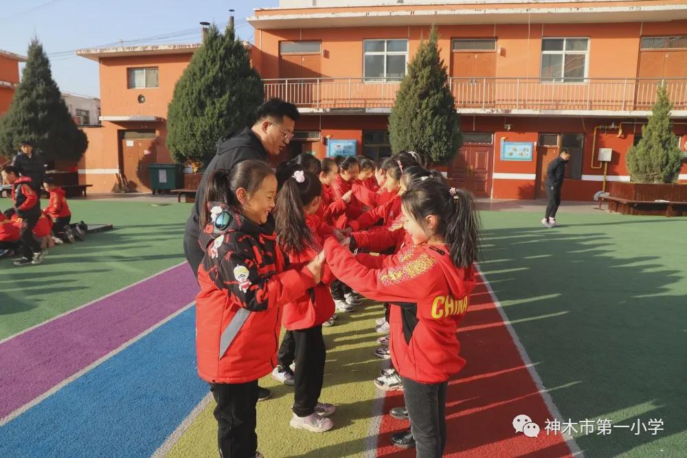 神木第一小学拔河比赛,小学体育优质课简报