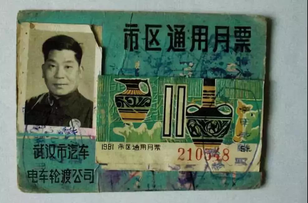 鎴戜滑鐨勮蹇嗘濡備竴鏉℃祦鍔ㄧ殑澶ф渤,绌垮煄璁板繂