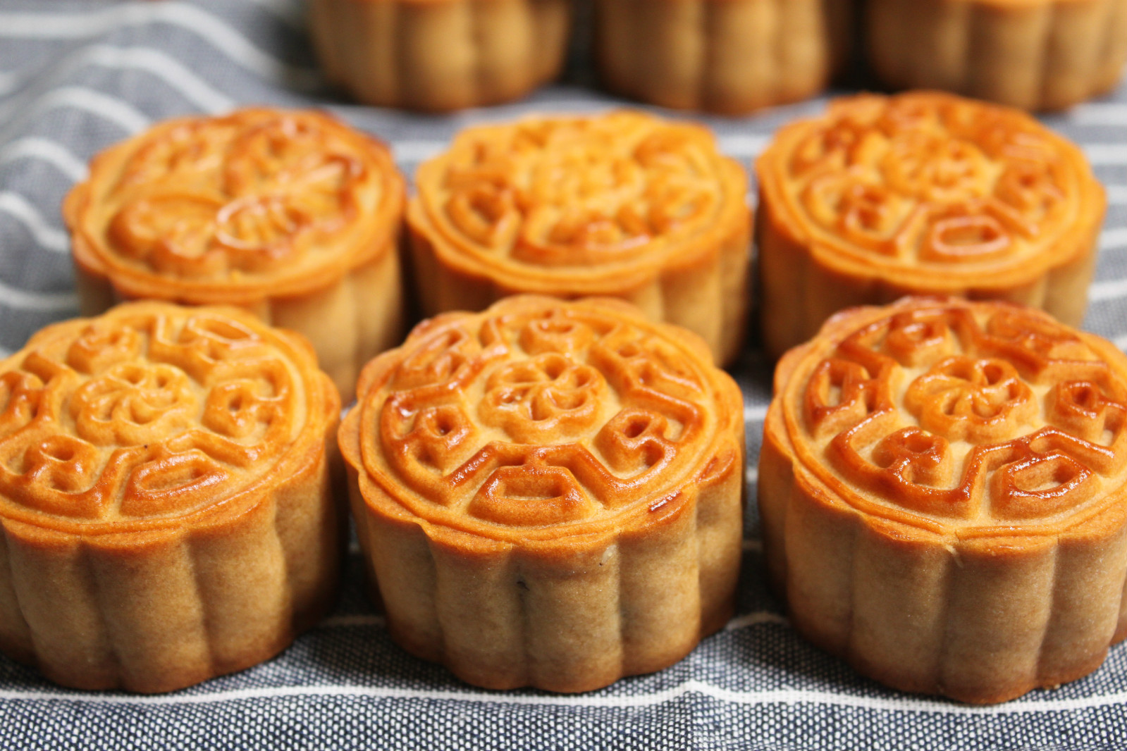 月饼怎么做不太甜,怎么做出来的月饼又酥又软