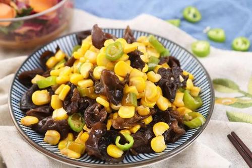 大厨推荐：柳橙蒸蛋、酿香菇、梅菜笋丝、玉米炒黑木耳