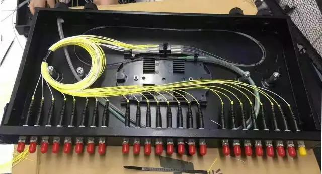 光纤终端盒法兰熔接,光纤终端盒和odf架的区别