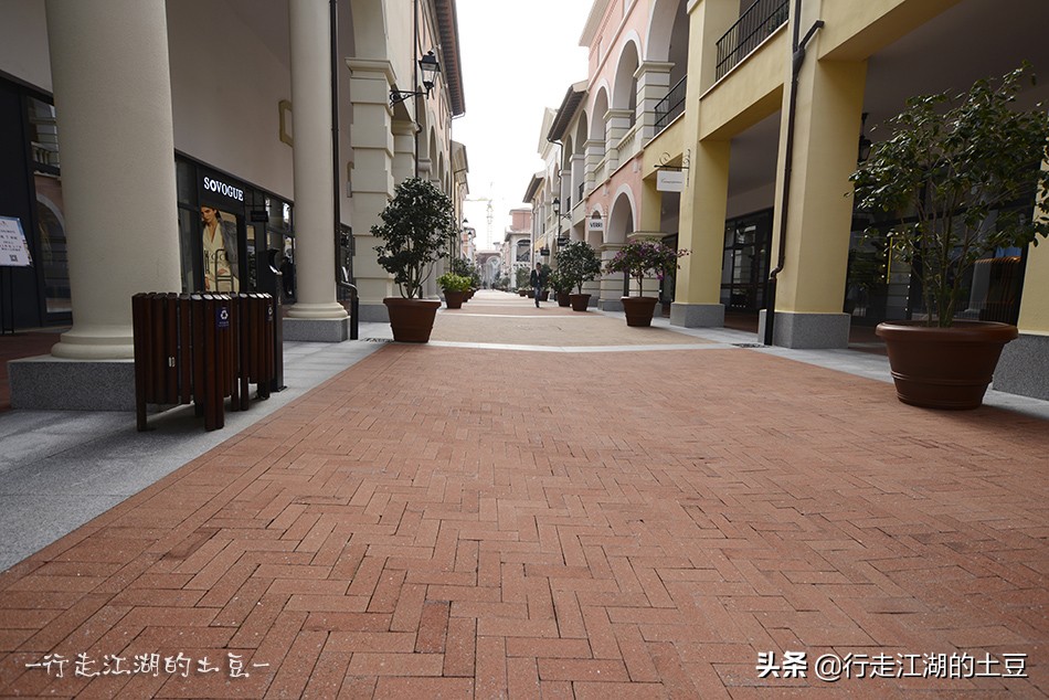 上海佛罗伦萨小镇，奥特莱斯世界名品购物中心，中国奢侈品领导者