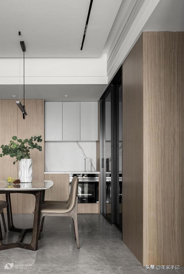 深圳夫妇123㎡的家，坚持电视柜打满柜子，效果不是一般的大气