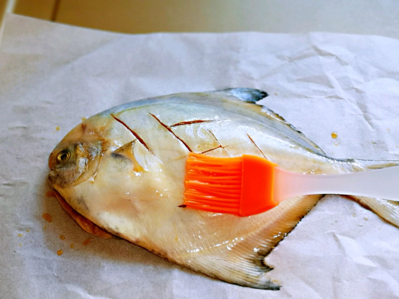 铁板金鲳鱼的正确吃法,孜然烤金鲳鱼好吃吗