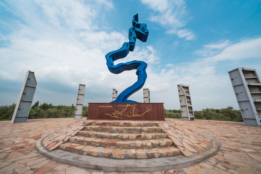 她是滔滔千里黄河的宠儿，阴山之下、河套之上的掌上明珠