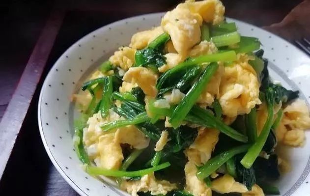 炒菠菜豆腐大虾,土鸡蛋蒜苔红椒炒河虾