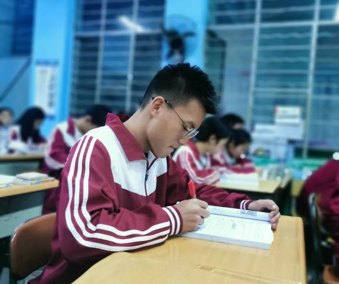 巧家县第一中学学子徐有勇获“全国优秀共青团员”称号