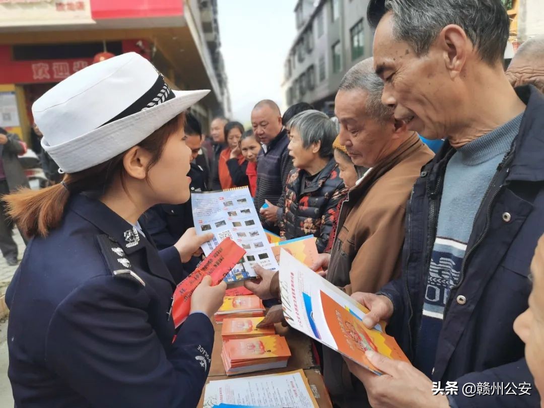 【我为群众办实事】逃犯网吧被带走，再推便民措施……赣州警方在行动！