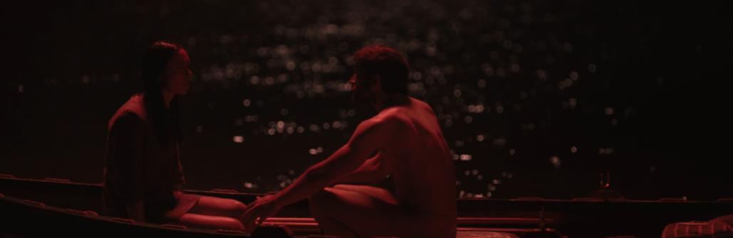 丈夫离奇自杀，竟化作鬼魂留在家中？看一眼镜子，没那么简单……