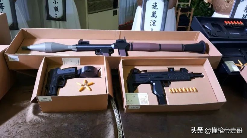 请脱衣舞女、祭品上加特林？为什么台湾人葬礼这么野？｜轻武专栏