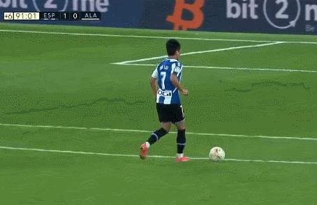 单刀不进，比门将还紧张！武磊陷入自信危机，球迷：向韦世豪学习