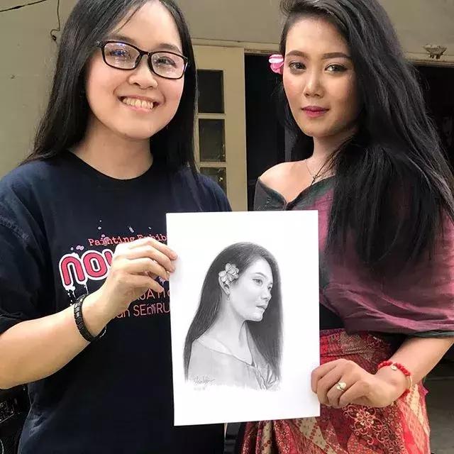 她画的素描比本人还美！比照片还真实，24万网友已被她征服