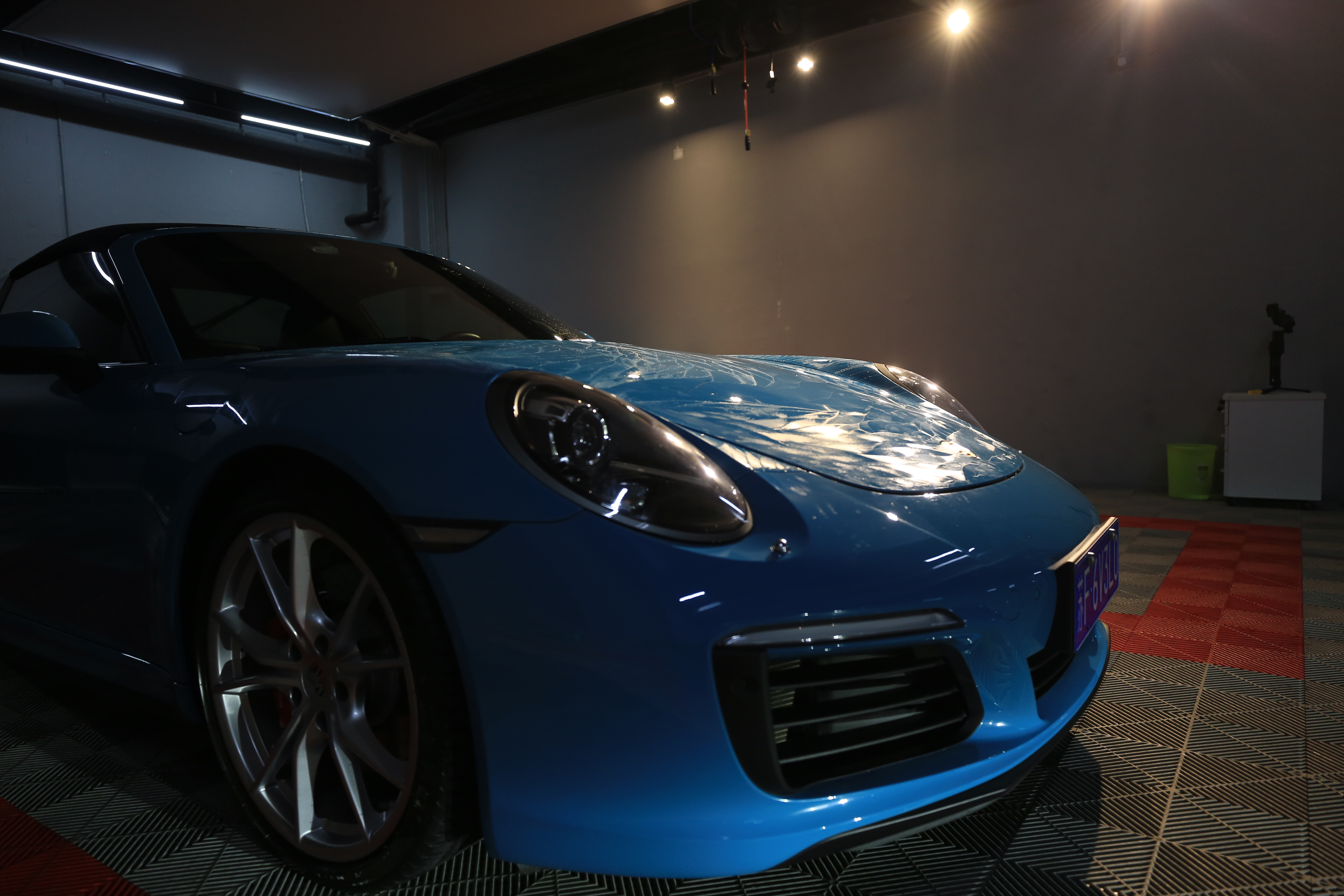 解密隐形车衣背胶的秘密,哪种隐形车衣不流胶