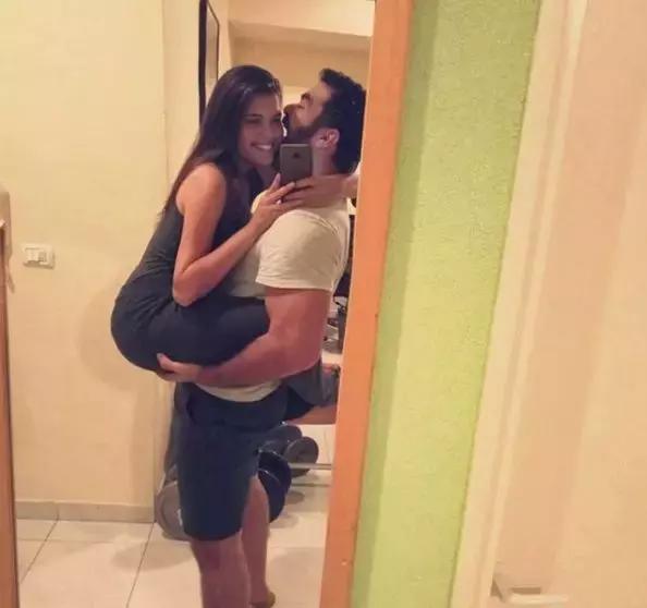 宠妻硬汉画下与妻子的日常私密生活，引网友围观:这才是爱情呀!