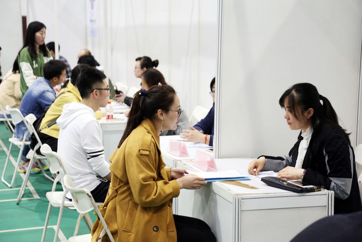 军队文职报名了一般多少人不去考,军队文职为什么报名的人很少