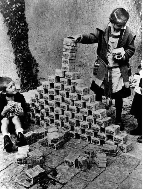 霍金站起来的照片,霍金站着