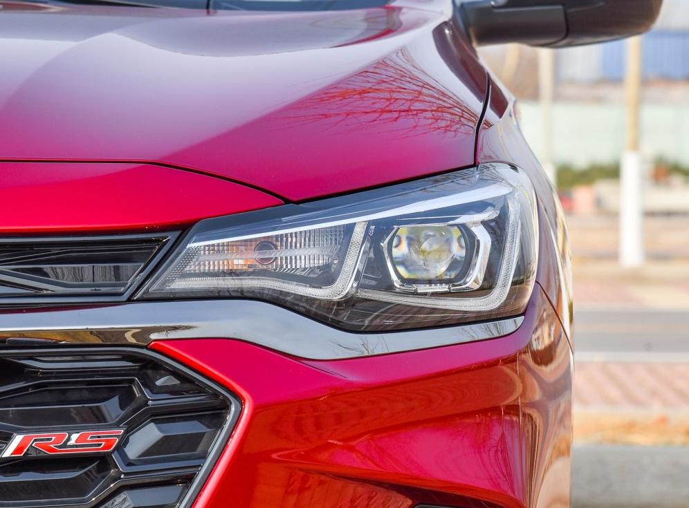 这合资车全系国六，四轮独悬，配车侧预警+电动座椅，已跌破十万