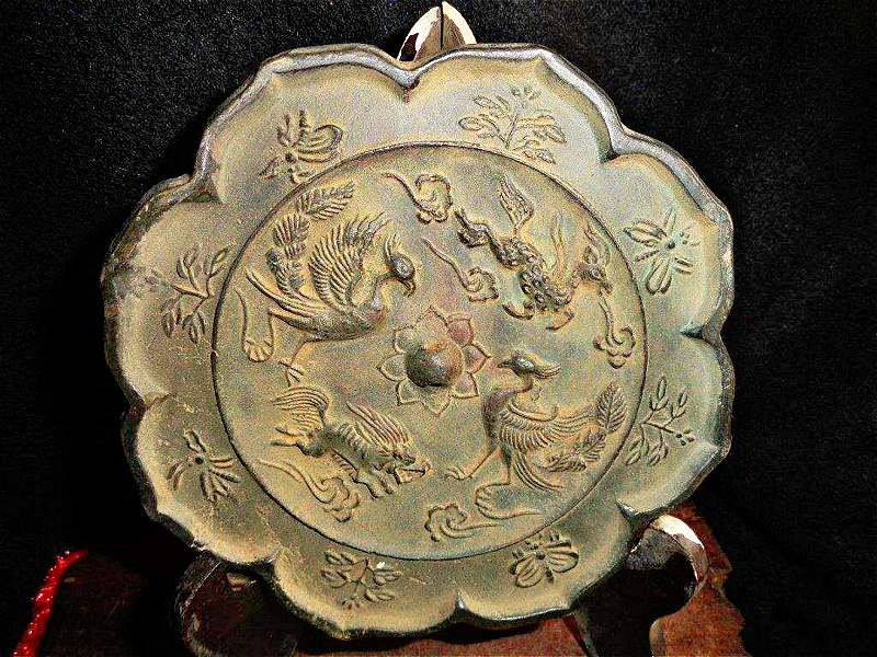 一枚鸾镜一段情——鸾镜为何会成为唐朝女性的情感生活载体