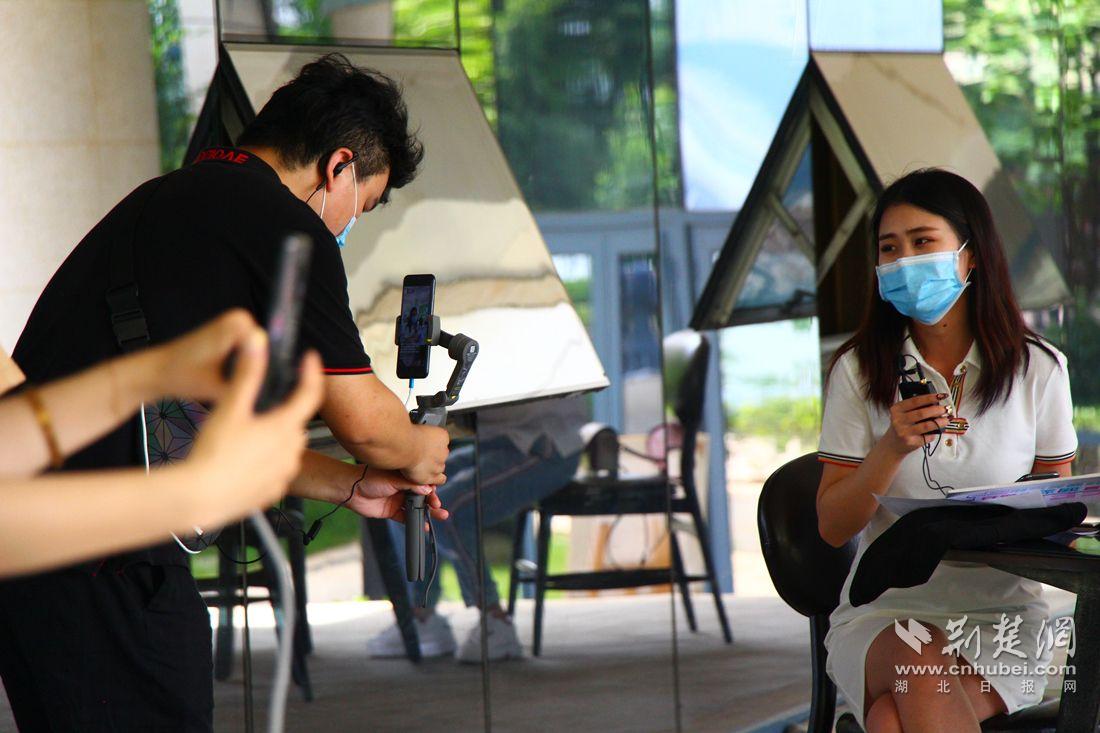 户外婚礼+云直播武汉婚宴市场逐渐回暖