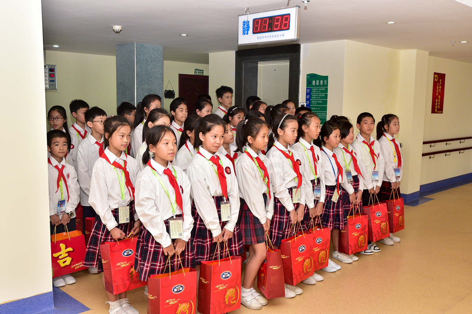 小学敬老孝贤月活动总结,尊老敬老教育活动报道