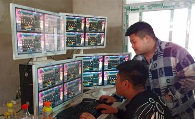 DNF：大神晒出“搬砖”工作室，1台电脑控16个账号，钱赚到手发软