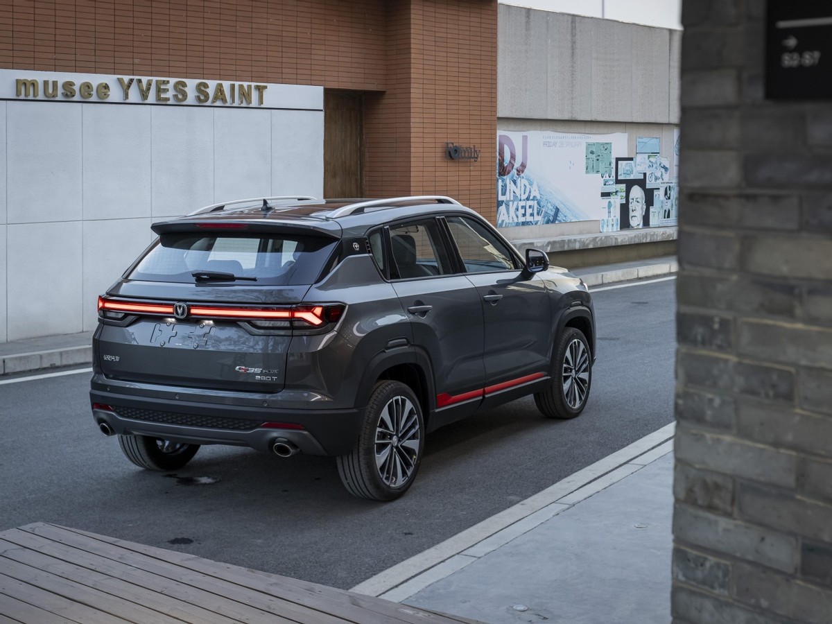 15万想换家用suv这几款真香,颜值党的首选suv当属长安新cs75