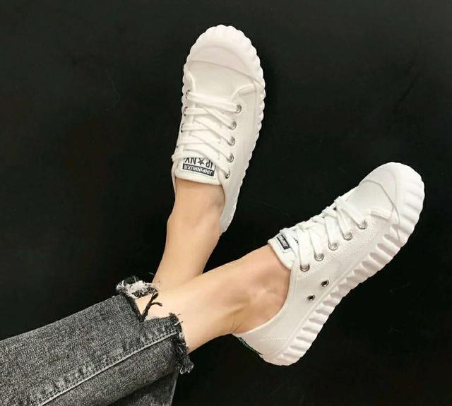 女士小白鞋的正确穿搭视频,小白鞋女如何搭配好看图