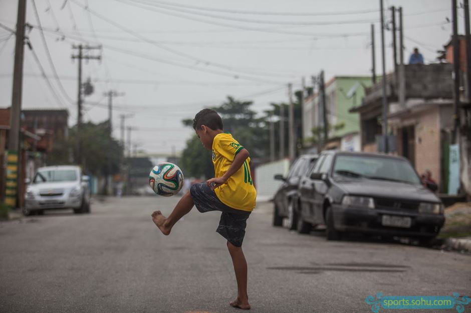 国足到底差在哪里,两张图看懂中国足球水平的变迁