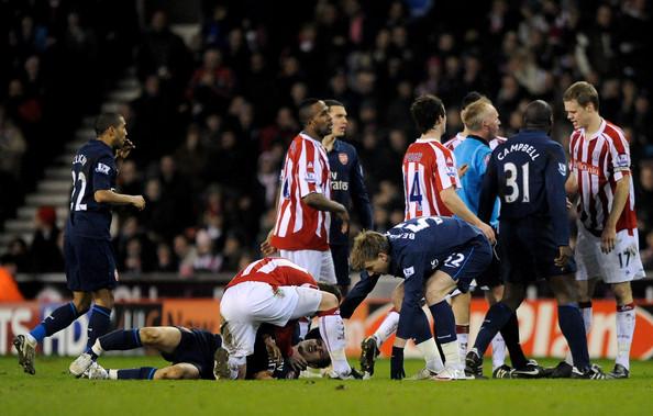 土超赛场离奇事件,踢足球比赛死亡事件