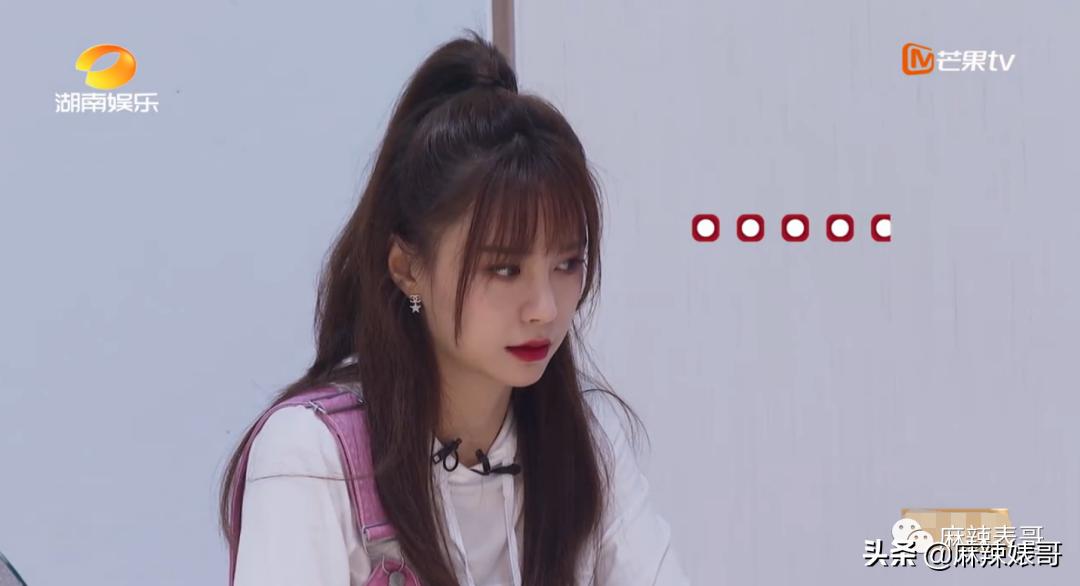 吹自己是铁粉，结果当场打脸，真社死啊…