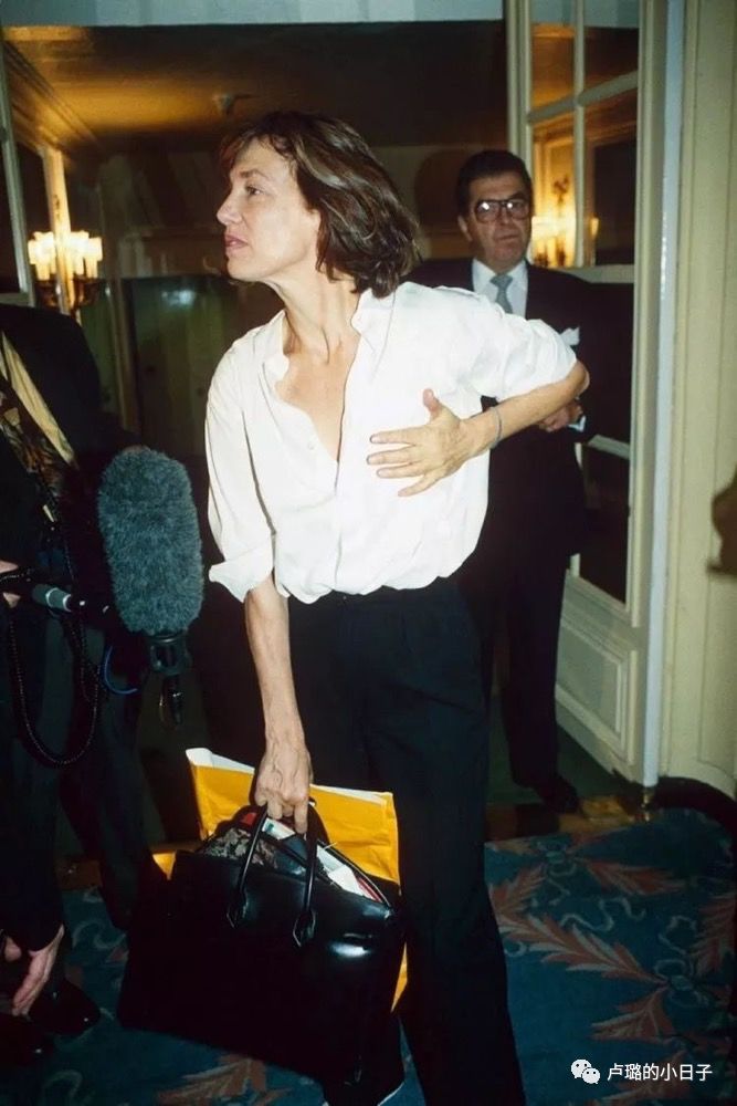 又轻又实用的名牌包,中国名牌包排行榜前十名及价位