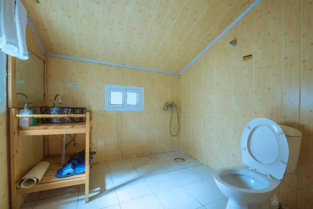 万亩杜鹃花开！邂逅野生水鹿，观云海住树屋，成都自驾3.5h就到！