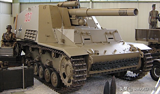 野蜂自行火炮和犀牛自行火炮,犀牛轮式自行火炮