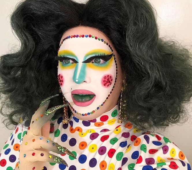 有人看见这篇文章出个可替换甲片的指甲油手套，我绝对第一个下单