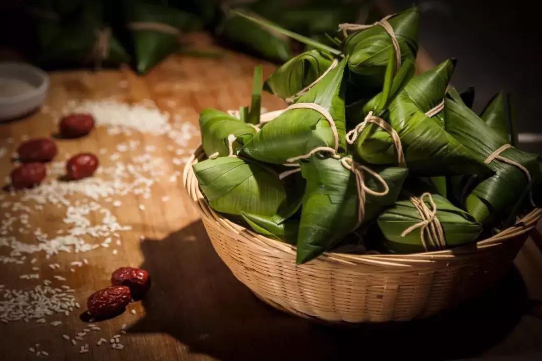 端午节赛龙舟的由来和习俗,端午节为什么要赛龙舟简介