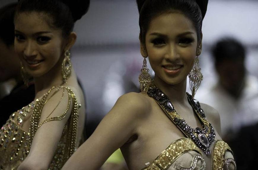 泰国人妖为男儿身，为啥退役嫁人还要吃避孕药？人妖皇后说出真相