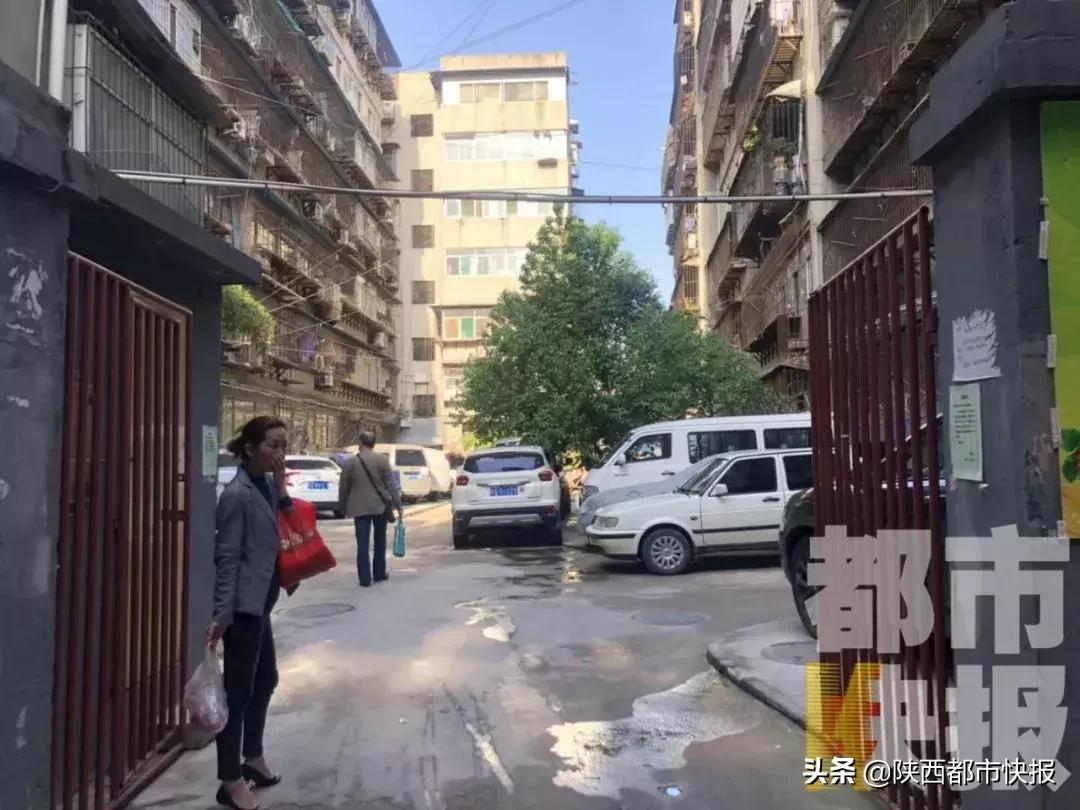 西安一小区垃圾成堆后续,西安污水横流臭气熏天