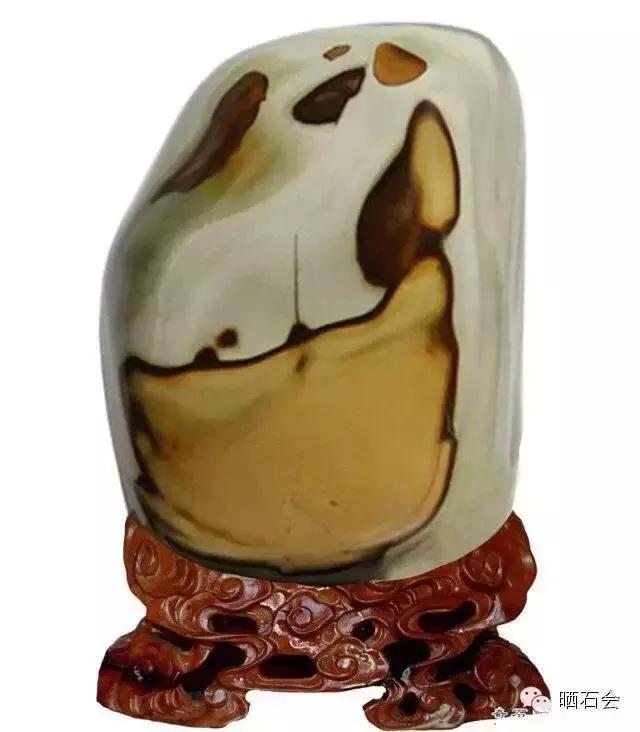 这些奇奇怪怪的奇石让人不忍直视,奇石每一件都是绝无仅有