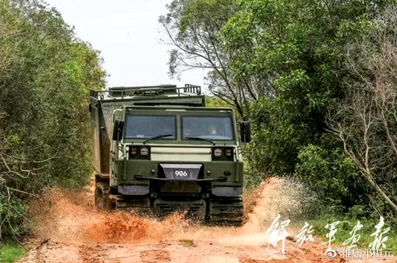 铰接式履带全地形车,中国最新款蟒式履带军用全地形车
