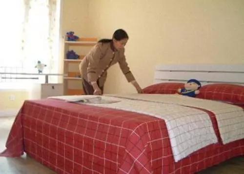 床单汗黄了用什么洗,床单汗黄怎么洗掉霉斑