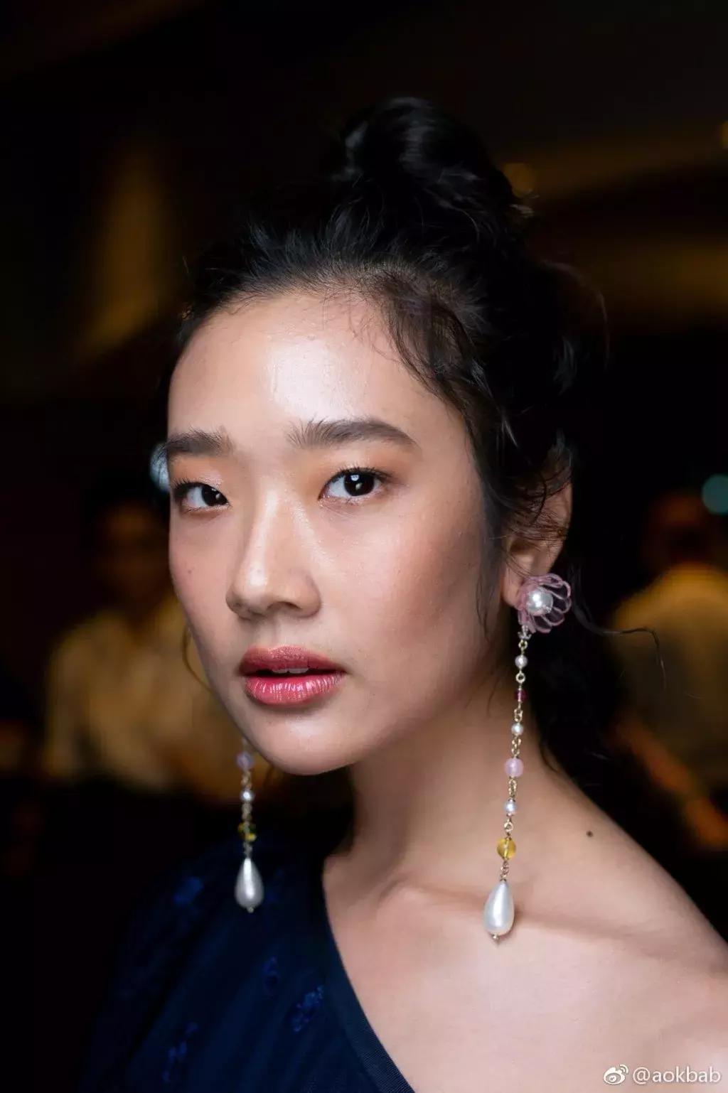 单眼皮的女生还是双眼皮的好看,单眼皮女生必须是双眼皮才好看吗