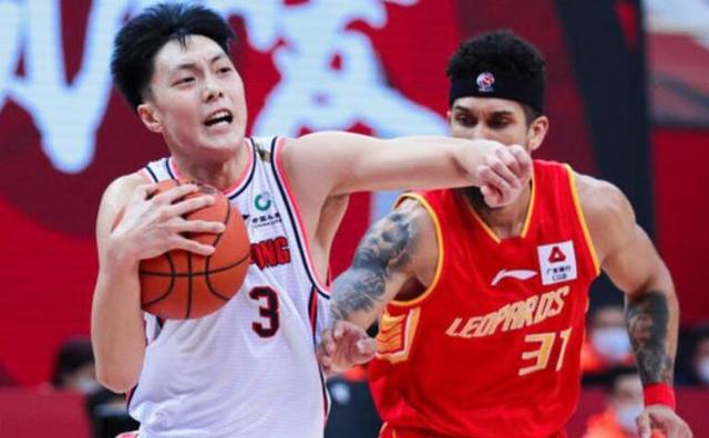 张明池三分球杜锋反应,杜锋怒批瞬间